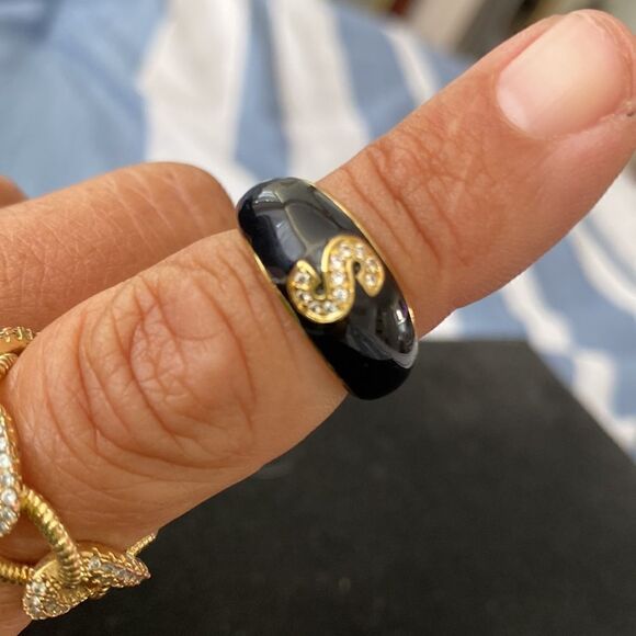 Adj black enamel ring with gold and diamond like S. - Picture 1 of 5